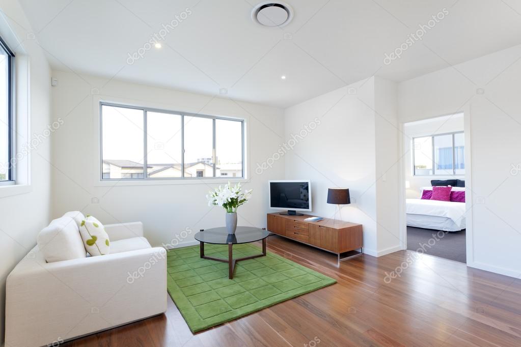 Pequena sala de estar moderna — fotografias de stock © epstock ...