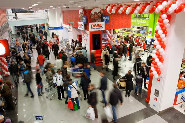 Many customers rush in the biggest shopping mall