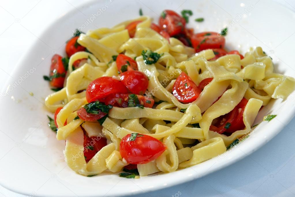 pasta with cherry tomatoes and basil giada