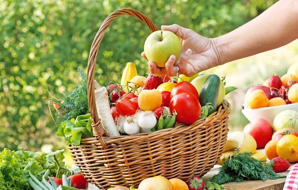 Choose fresh, organic fruits and vegetables