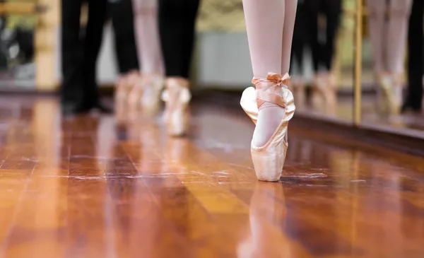 Ballet dancers feet on point