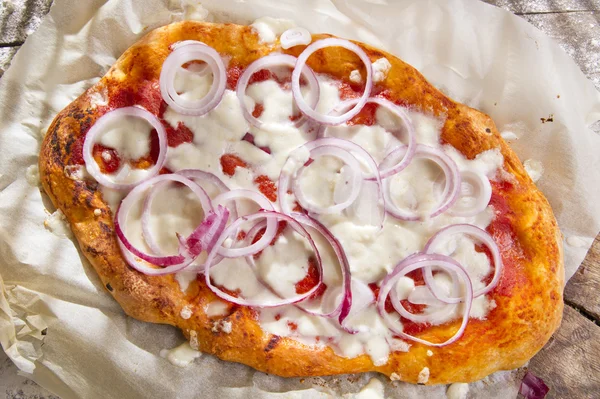 Pizza with onion