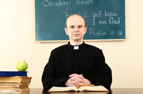 Priest in Sunday school — Stock Photo #22187401