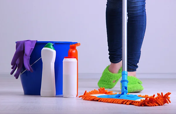 Cleaning floor in room close-up — Stock Photo #28650083