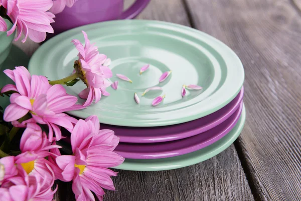 Bright dishes with flowers