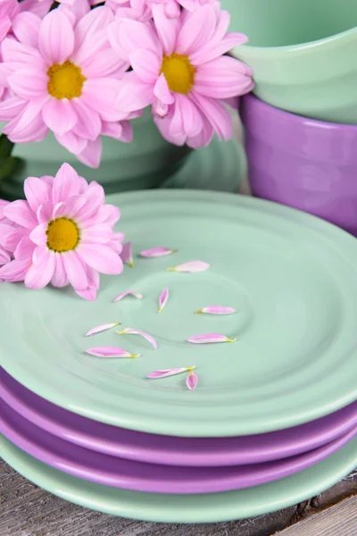 Bright dishes with flowers