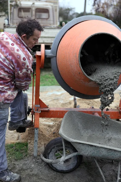 Builder using a cement mixer