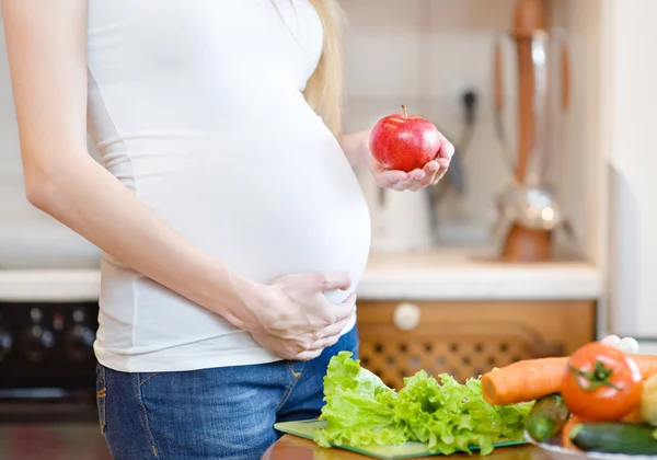 Pregnancy and nutrition - pregnant woman with fruit