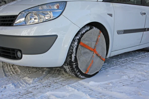 Tyres by car instead of socks to use snow chains for running saf