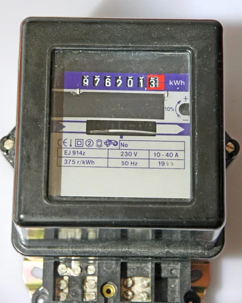 Electrical energy meter for the detection of consumption