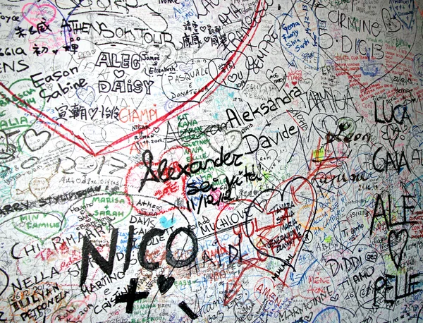 Messages of love on the wall of the House of romeo and Juliet in