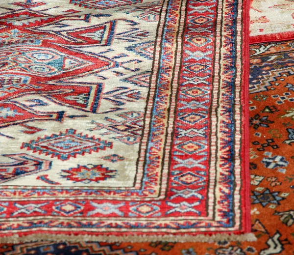 Oriental rugs in pure wool for sale 5
