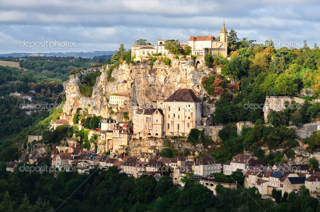 http://st.depositphotos.com/1222104/1288/i/950/depositphotos_12889682-Rocamadour-medieval-village-at-sunrise-France.jpg
