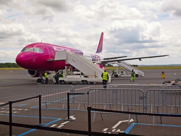 Service of Wizzair airplane in the airport Beauvais
