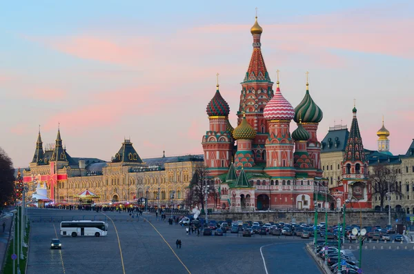 Noscow, St .Basil\'s Cathedral at twilight