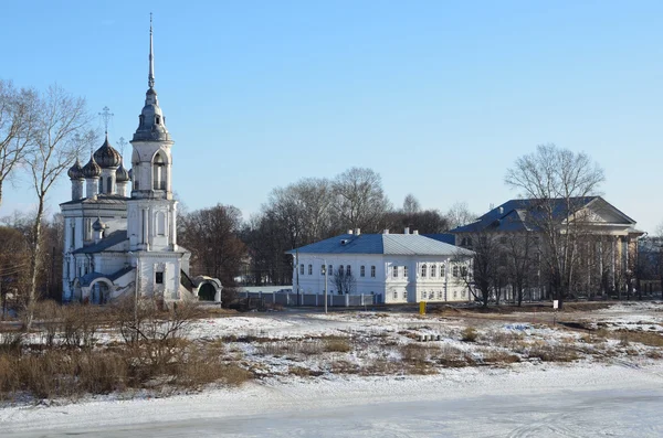 Church of the presentation of the god in Vologda, 1731-1735 years,. and apartment house on the bank of the Vologda river in winter