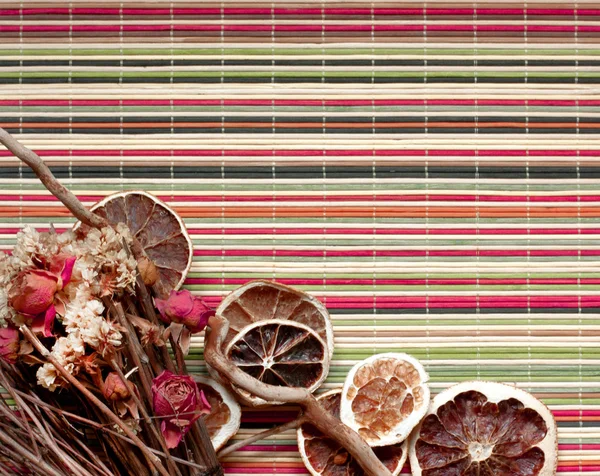 Composition of dried fruits and flowers
