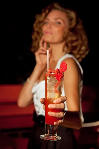 Lady with blond red hair and a cocktail in her hand