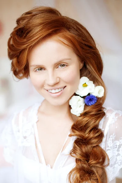 Stylist makes makeup bride before the wedding