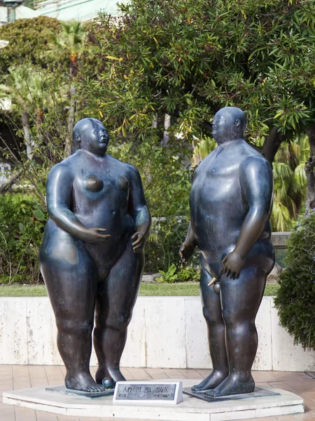 The Principality of Monaco, 13 October 2013 . Sculpture of Adam and Eve in Monte - Carlo (author - Fernando Botero ) in a public garden