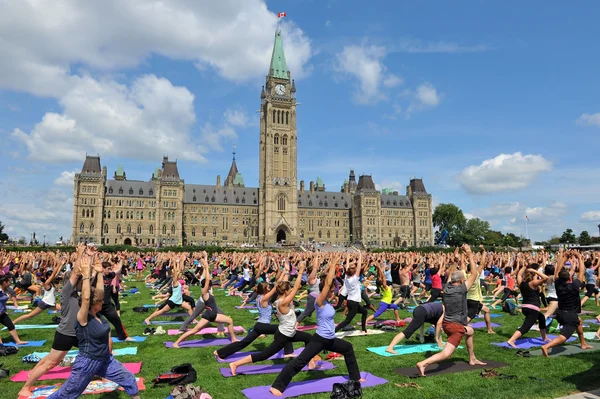 Record crowd for Yoga in Ottawa