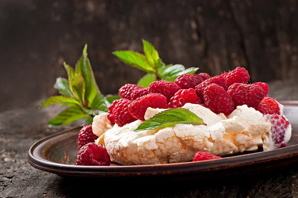 Curd cheese with raspberries