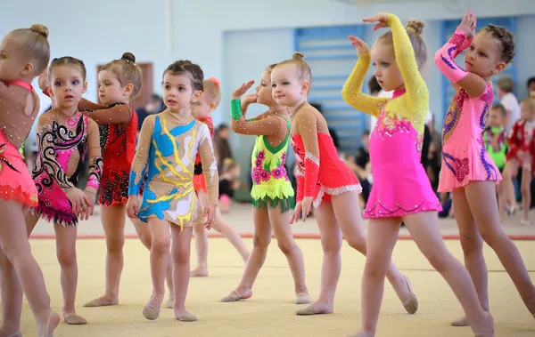 EKATERINBURG - APR 13: Demonstration Lesson at Youth Callisthenics Competition