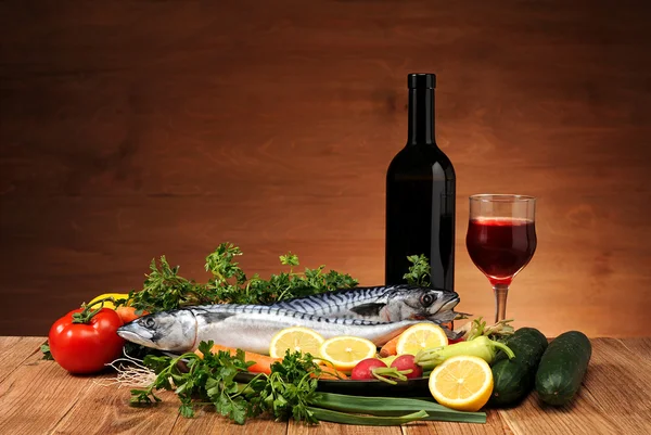 Mackerel fish, vegetables and wine