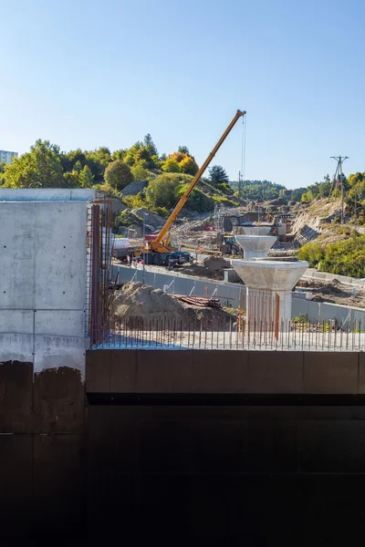 Construction of the railway viaduct