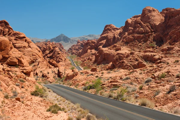http://st.depositphotos.com/1337688/2704/i/450/depositphotos_27048829-Scenic-view-on-the-road-in-the-Valley-of-Fire.jpg