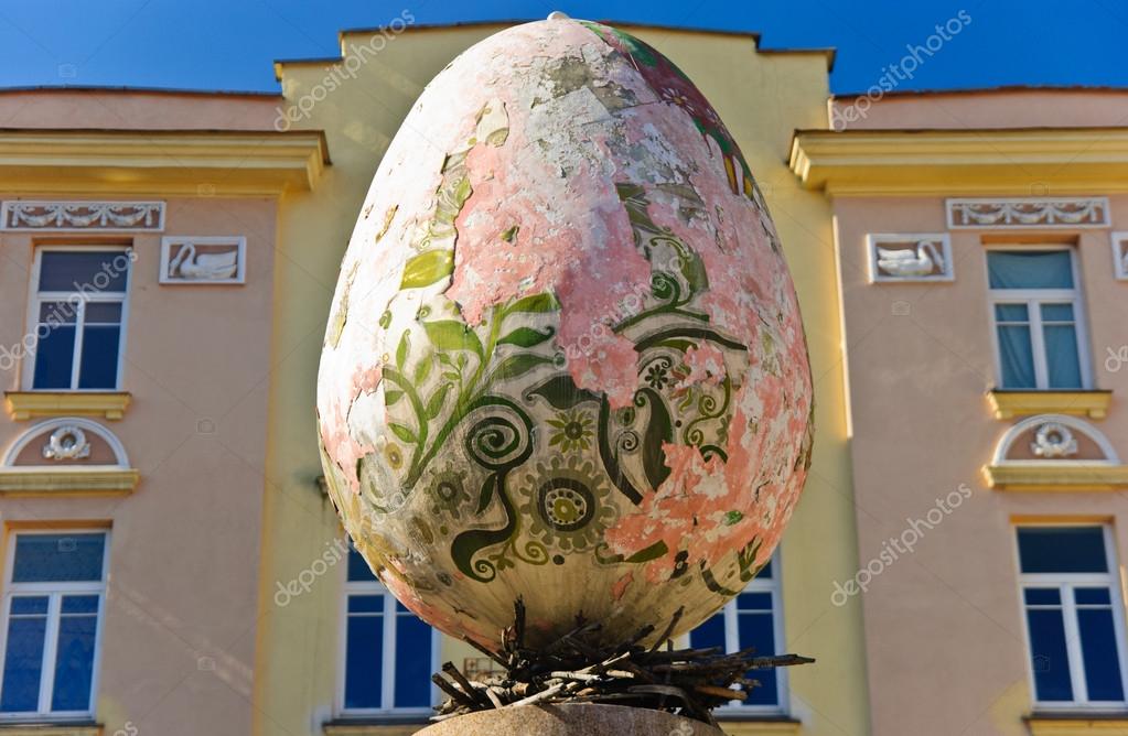 Easter egg statue in Vilnius, Lithuania Stock Editorial Photo