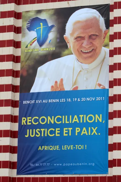 Displays the Jubilee. National celebration with the Pope\'s visit to Benin.