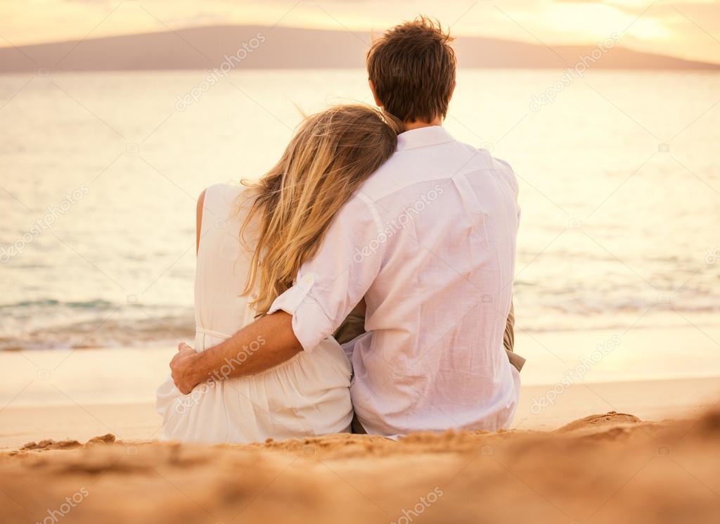 Resultado de imagen de imagenes de  PAREJA DE  ENAMORADOS  EN LA  PLAYA