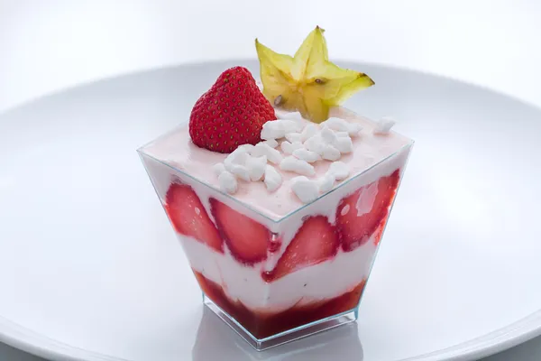 Strawberry frozen yogurt cake
