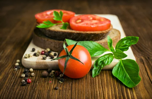 Rustic food : sandwiches of rye bread with tomato and basil