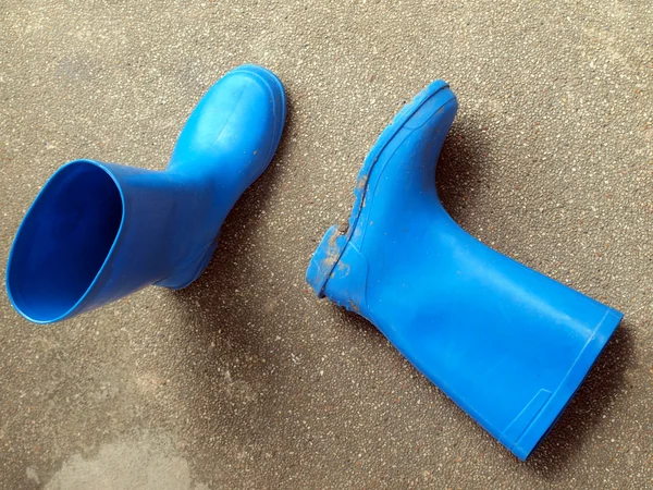 Use of rubber boots