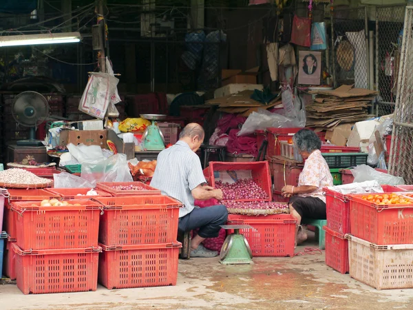 BANGKOK - SEPTEMBER 8 :  Two merchants sell fruit and onion at the street markets on September 08, 2012 in Bangkok, Thailand.