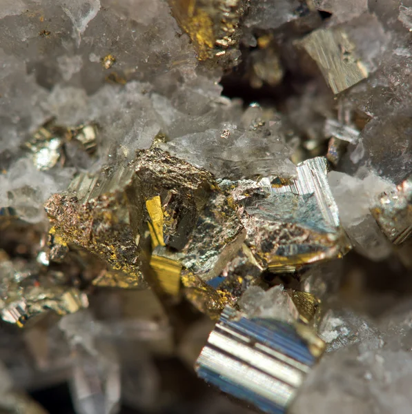 Crystal,nugget, gold, bronze, copper, iron. Macro. Extreme close — Stock Photo #36788145