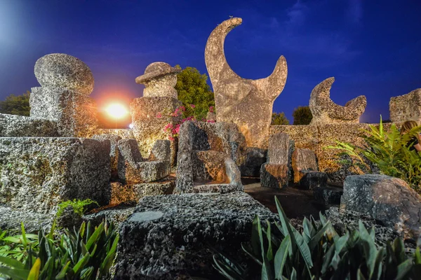 Coral Castle Moon, Miami