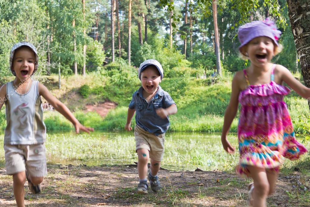 Картинки трое детей на природе Картинки трое детей на природе