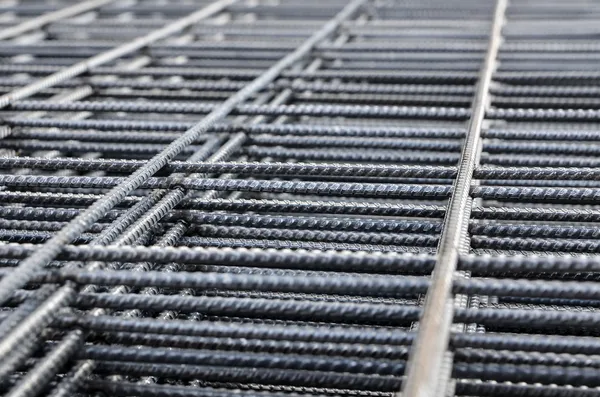 Steel mesh for concrete reinforcement