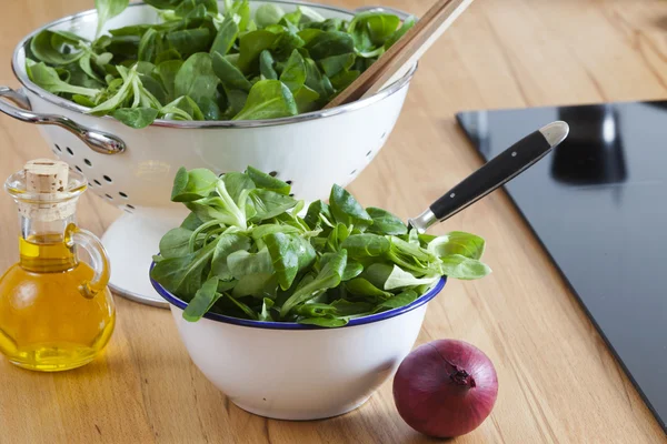 Enamel bowl and a colander filled with corn salad