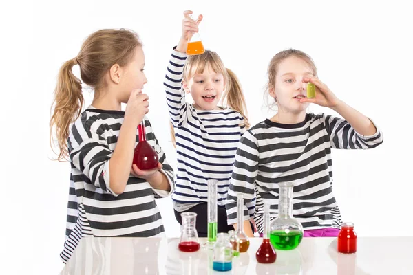 Children learn chemistry, work in the chemical laboratory — Stock Photo #41990645
