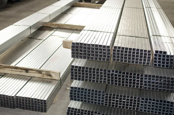 Sheet metal profiles in production hall