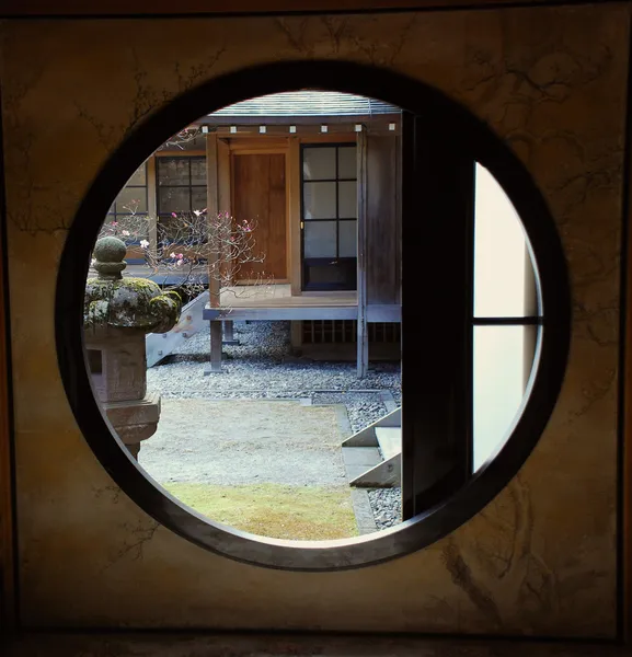 Round japanese window