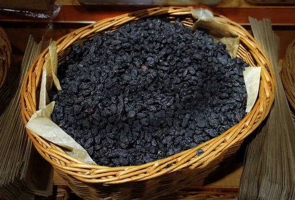 Black raisins on the market