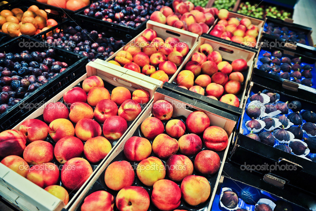 http://st.depositphotos.com/1500876/3414/i/950/depositphotos_34142377-peaches-and-plums-at-the-grocery-store.jpg