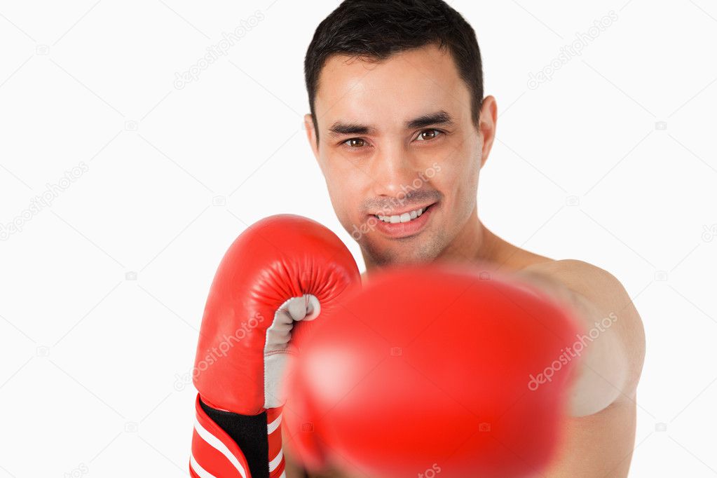 Beyaz bir arka plan karşı sol yumruk ile çarpıcı boksör gülümseyen — Fotoğraf sahibi Wavebreakmedia - depositphotos_11200479-Smiling-boxer-striking-with-left-fist