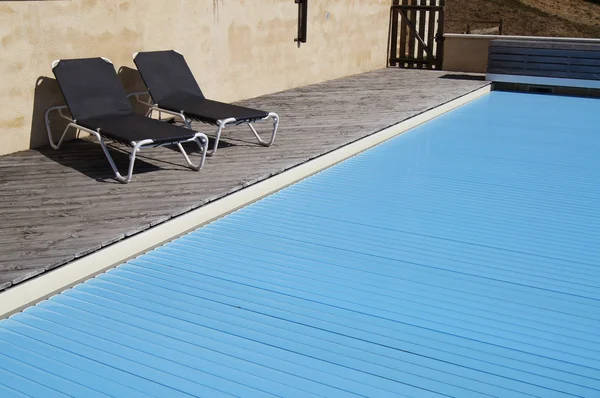 Swimming pool with safety cover