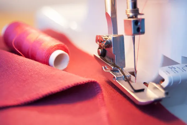 Sewing process in the phase of overstitching